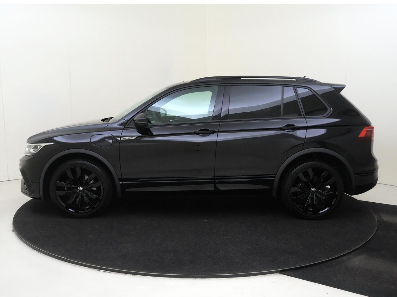 Volkswagen TIGUAN 1.4 TSI eHybrid R-Line Business | Panoramadak | Black Style | 360 camera | Lederen bekleding | LED matrix verlichting | 3-zone airco | Dodehoek detectie | Keyless |