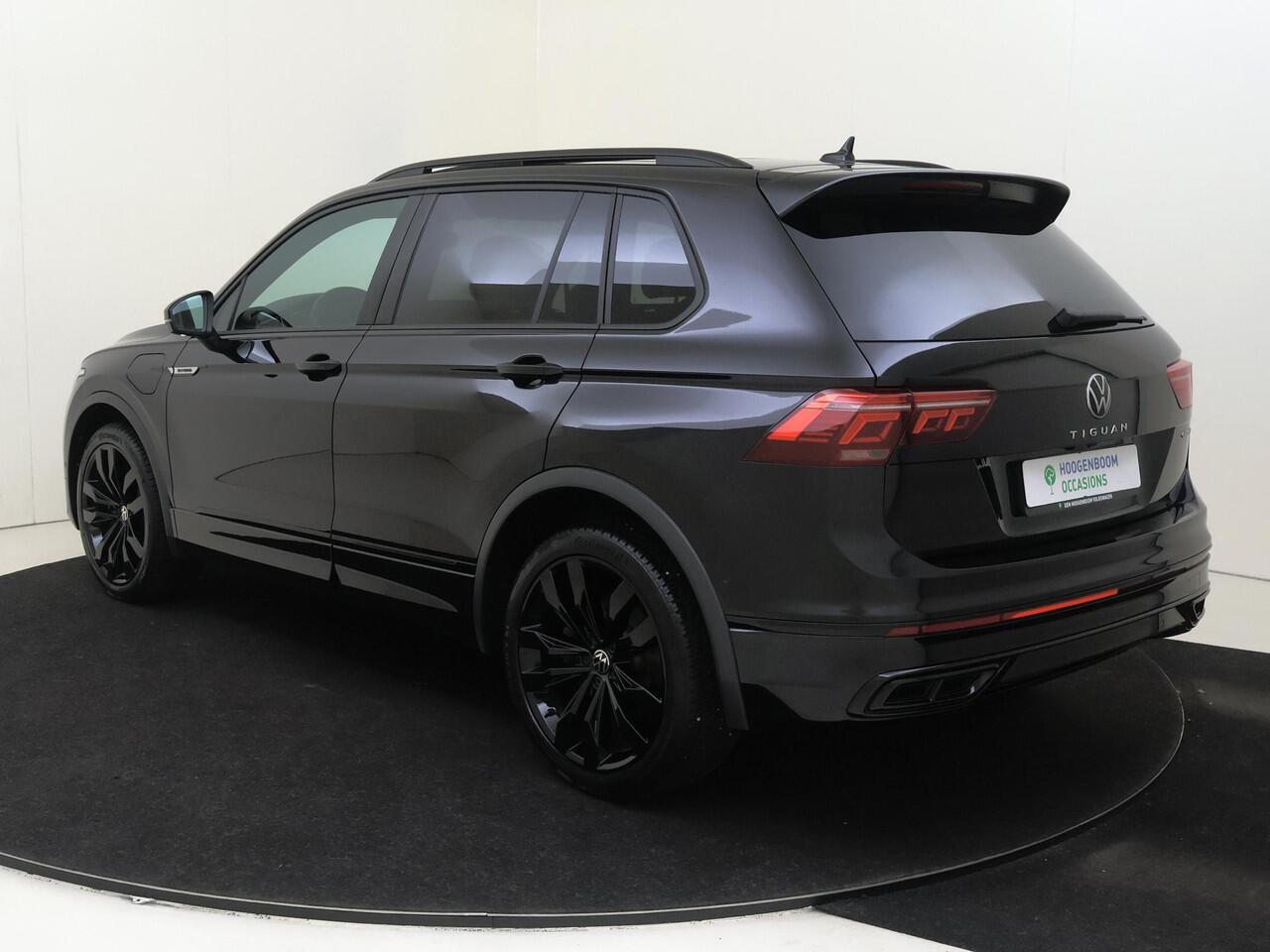 Volkswagen TIGUAN 1.4 TSI eHybrid R-Line Business | Panoramadak | Black Style | 360 camera | Lederen bekleding | LED matrix verlichting | 3-zone airco | Dodehoek detectie | Keyless |