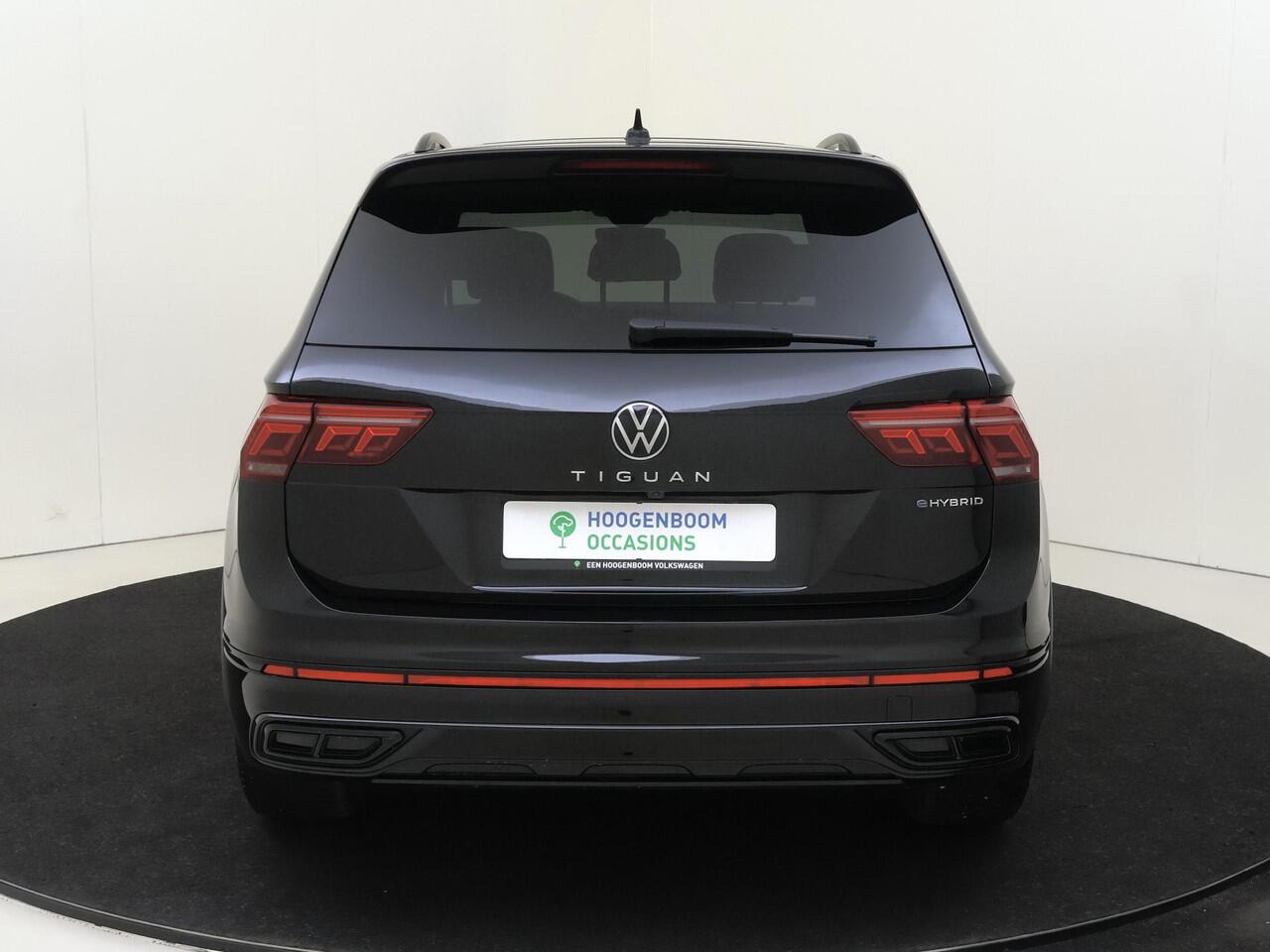 Volkswagen TIGUAN 1.4 TSI eHybrid R-Line Business | Panoramadak | Black Style | 360 camera | Lederen bekleding | LED matrix verlichting | 3-zone airco | Dodehoek detectie | Keyless |
