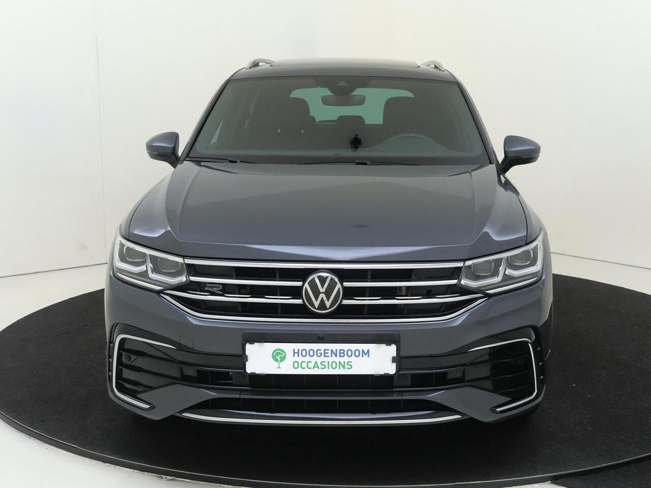 Volkswagen TIGUAN 1.4 TSI eHybrid R-Line Business | Panoramadak | 360 camera | LED matrix verlichting | Adaptieve cruise control | 3-zone airco | Dodehoek detectie | Keyless | CarPlay |