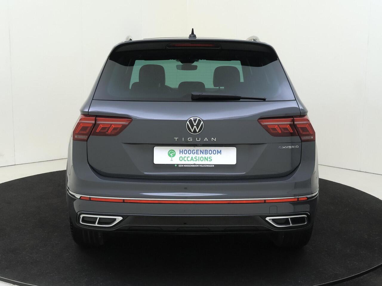 Volkswagen TIGUAN 1.4 TSI eHybrid R-Line Business | Panoramadak | 360 camera | LED matrix verlichting | Adaptieve cruise control | 3-zone airco | Dodehoek detectie | Keyless | CarPlay |