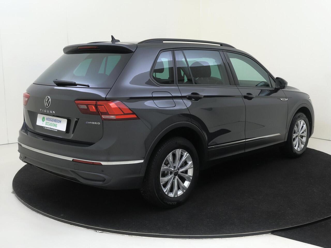 Volkswagen TIGUAN 1.4 TSI eHybrid Life | Achteruitrijcamera | Adaptieve cruise control | 3-zone airco | Dodehoek detectie | Keyless | CarPlay | Navigatie | Digital cockpit |