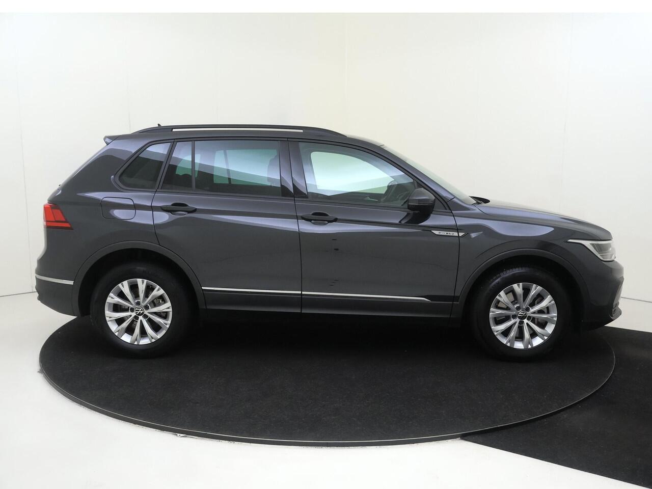Volkswagen TIGUAN 1.4 TSI eHybrid Life | Achteruitrijcamera | Adaptieve cruise control | 3-zone airco | Dodehoek detectie | Keyless | CarPlay | Navigatie | Digital cockpit |