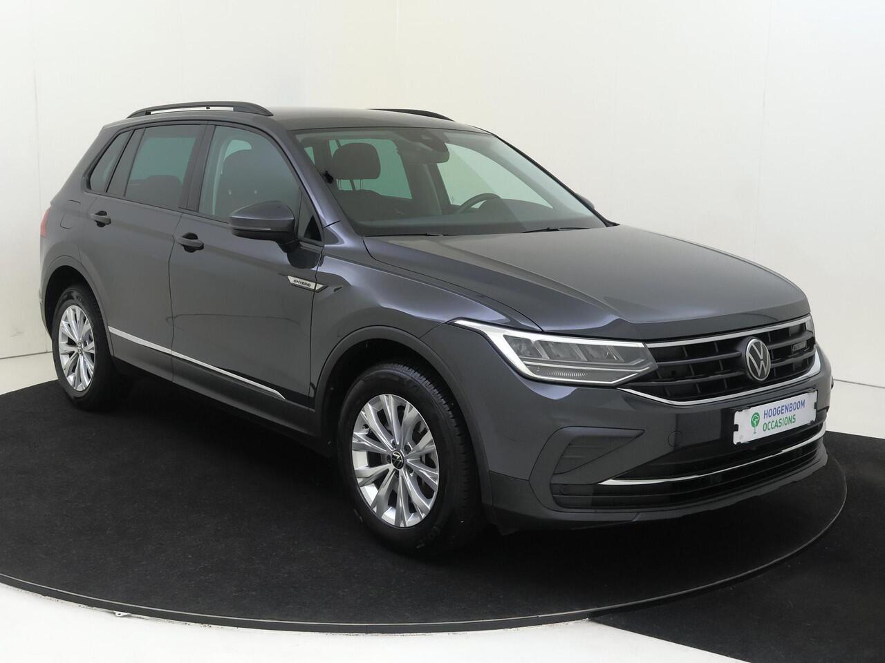 Volkswagen TIGUAN 1.4 TSI eHybrid Life | Achteruitrijcamera | Adaptieve cruise control | 3-zone airco | Dodehoek detectie | Keyless | CarPlay | Navigatie | Digital cockpit |
