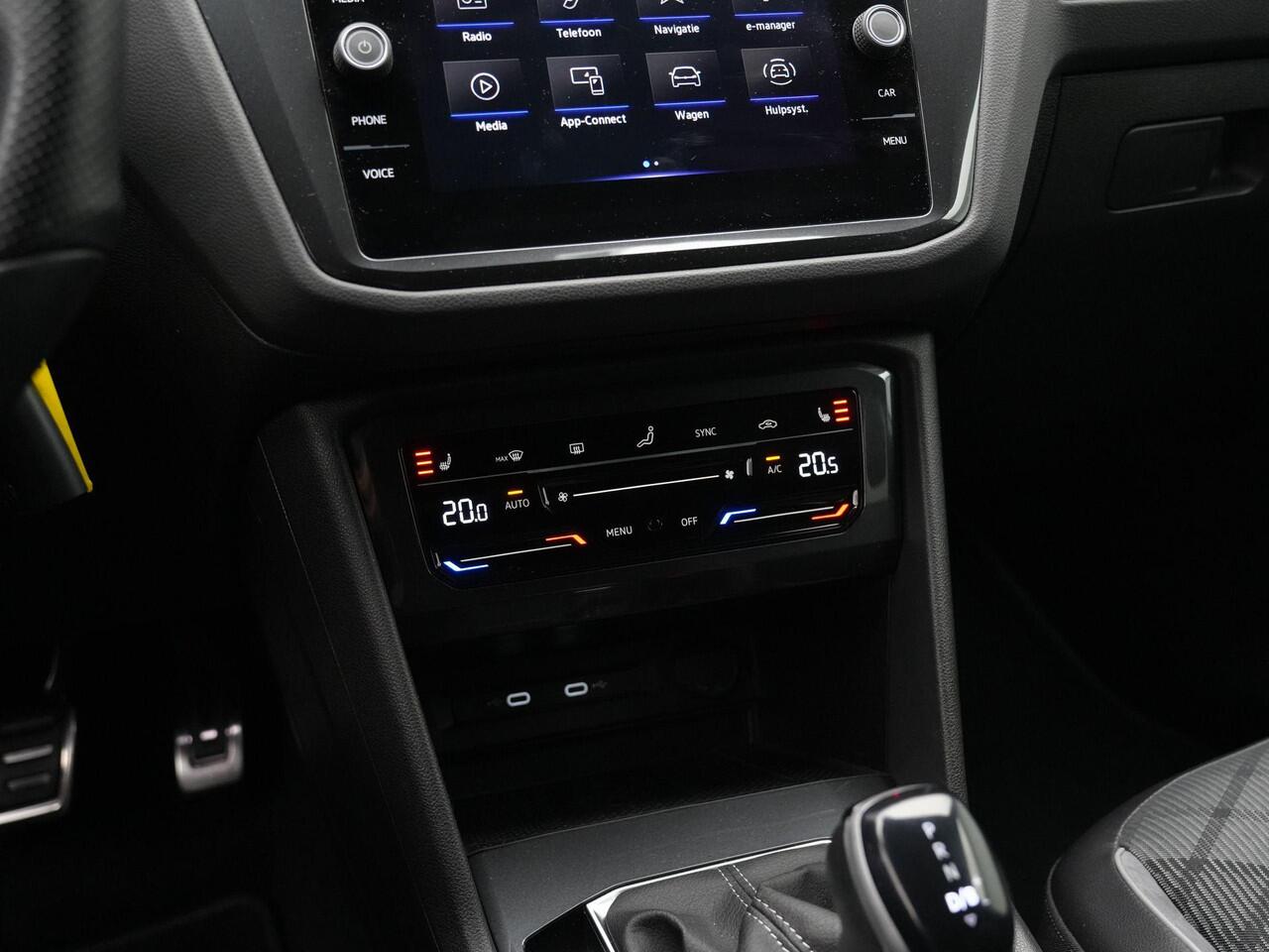 Volkswagen TIGUAN 1.4 TSI eHybrid 245 pk R-Line Business | Trekhaak | IQ Light | Stuur-/stoelverwarming | Achteruitrijcamera