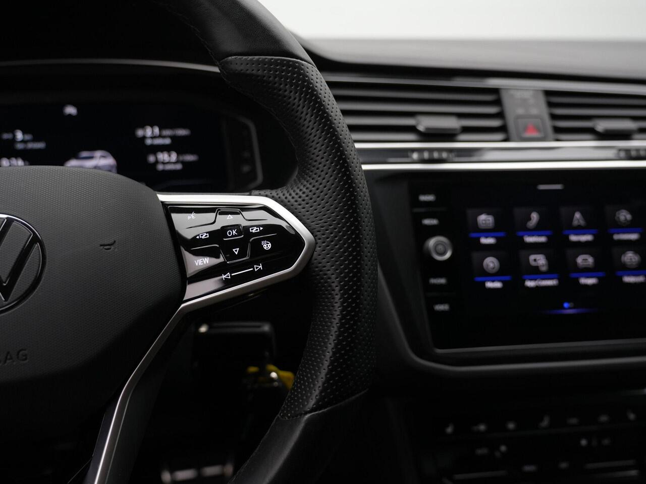 Volkswagen TIGUAN 1.4 TSI eHybrid 245 pk R-Line Business | Trekhaak | IQ Light | Stuur-/stoelverwarming | Achteruitrijcamera