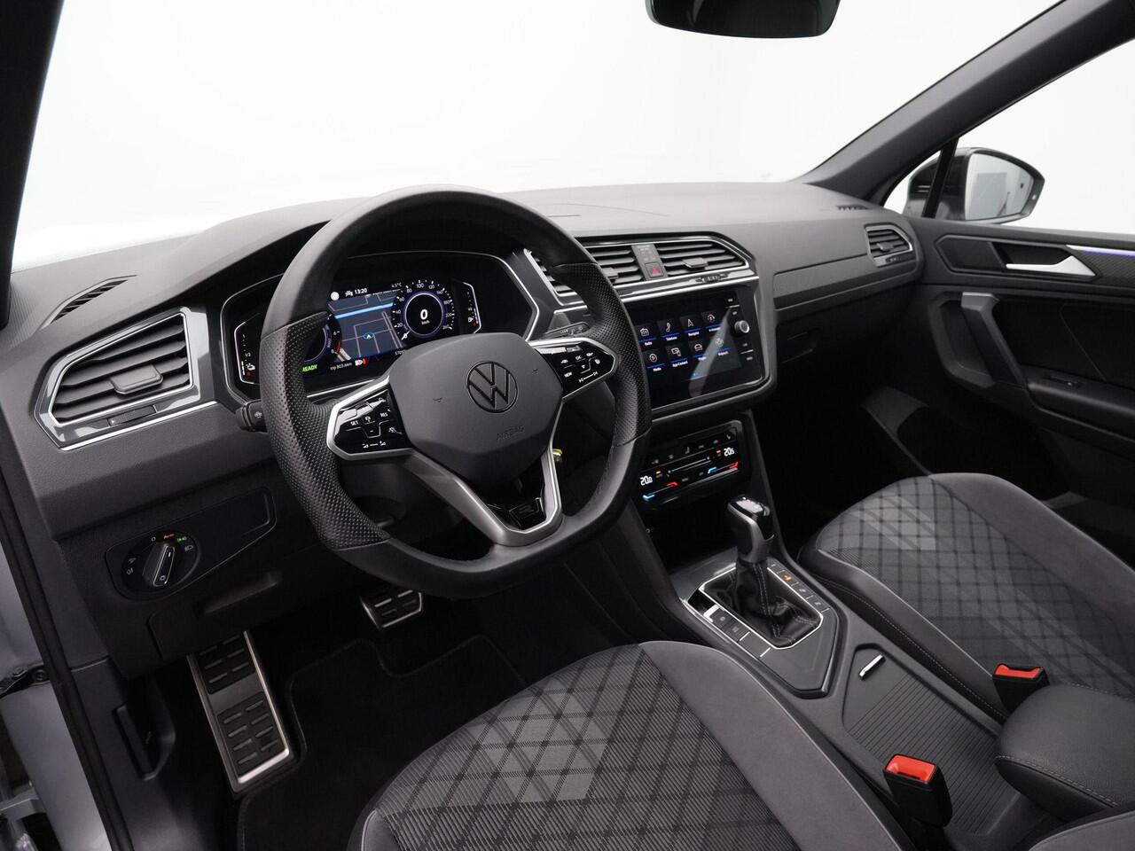 Volkswagen TIGUAN 1.4 TSI eHybrid 245 pk R-Line Business | Trekhaak | IQ Light | Stuur-/stoelverwarming | Achteruitrijcamera