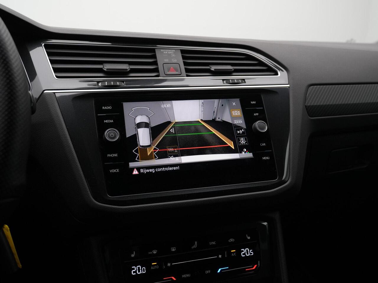 Volkswagen TIGUAN 1.4 TSI eHybrid 245 pk R-Line Business | Trekhaak | IQ Light | Stuur-/stoelverwarming | Achteruitrijcamera