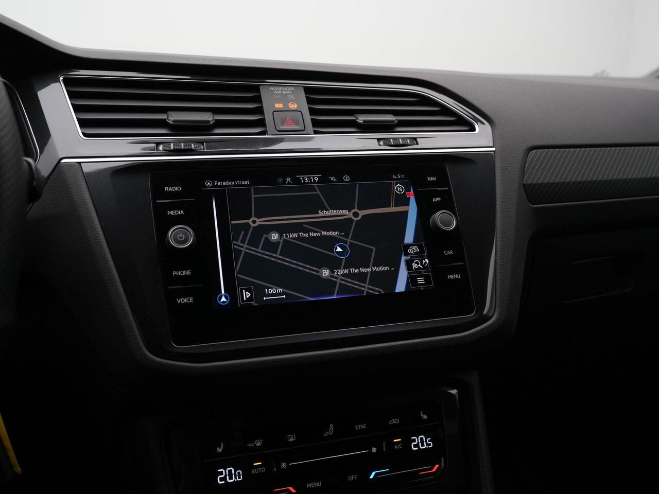 Volkswagen TIGUAN 1.4 TSI eHybrid 245 pk R-Line Business | Trekhaak | IQ Light | Stuur-/stoelverwarming | Achteruitrijcamera