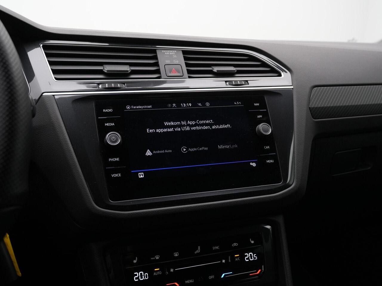 Volkswagen TIGUAN 1.4 TSI eHybrid 245 pk R-Line Business | Trekhaak | IQ Light | Stuur-/stoelverwarming | Achteruitrijcamera