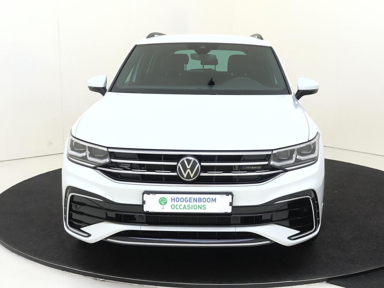 Volkswagen TIGUAN 1.4 TSI eHybrid R-Line Business | SoH 95% | Achteruitrijcamera | Adaptieve cruise control | 3-zone airco | Dodehoek detectie | Keyless | CarPlay | Parkeerassistent | Digital cockpit |