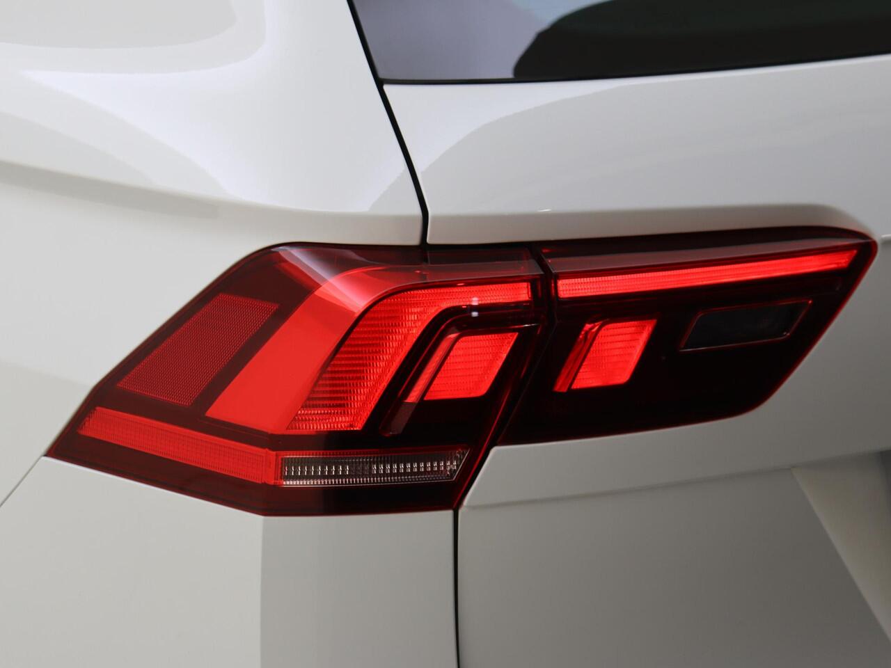 Volkswagen TIGUAN 1.4 TSI eHybrid R-Line Business | SoH 95% | Achteruitrijcamera | Adaptieve cruise control | 3-zone airco | Dodehoek detectie | Keyless | CarPlay | Parkeerassistent | Digital cockpit |