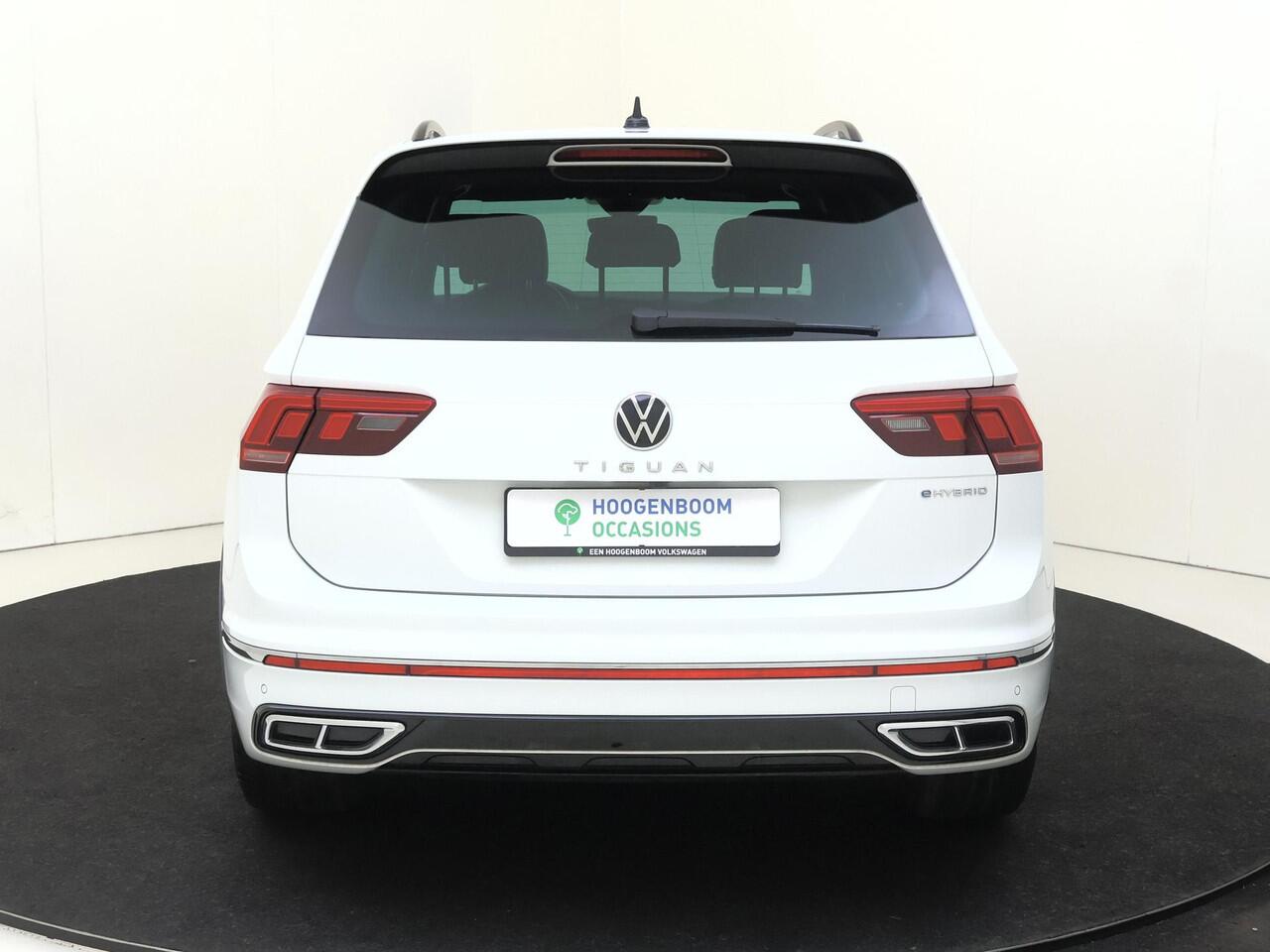 Volkswagen TIGUAN 1.4 TSI eHybrid R-Line Business | SoH 95% | Achteruitrijcamera | Adaptieve cruise control | 3-zone airco | Dodehoek detectie | Keyless | CarPlay | Parkeerassistent | Digital cockpit |