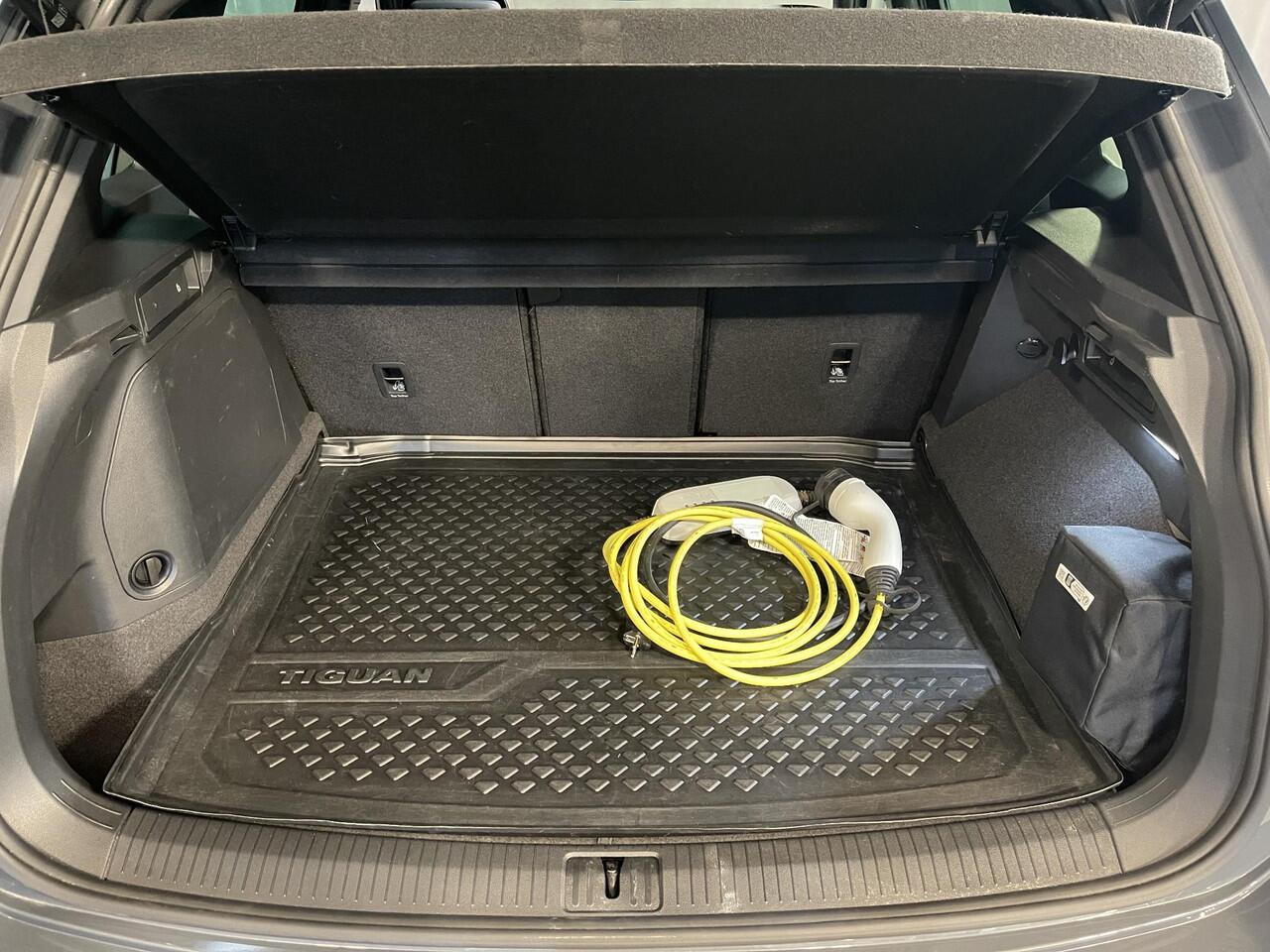 Volkswagen TIGUAN 1.4 TSI eHybrid R-Line Business+ 19"/Panoramadak/Leder + memory/360 camera/Elektrische klep/Dodehoek/Stuur + stoelverwarming