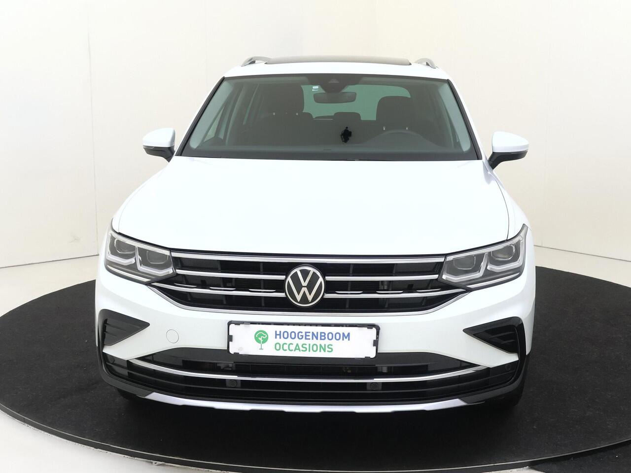 Volkswagen TIGUAN 1.4 TSI eHybrid Elegance | SoH 91% | Panoramadak | Achteruitrijcamera | 3-zone airco | LED matrix verlichting | Keyless | Adaptieve cruise control | CarPlay | Navigatie |