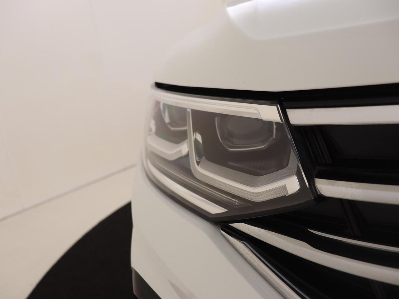 Volkswagen TIGUAN 1.4 TSI eHybrid Elegance | SoH 91% | Panoramadak | Achteruitrijcamera | 3-zone airco | LED matrix verlichting | Keyless | Adaptieve cruise control | CarPlay | Navigatie |
