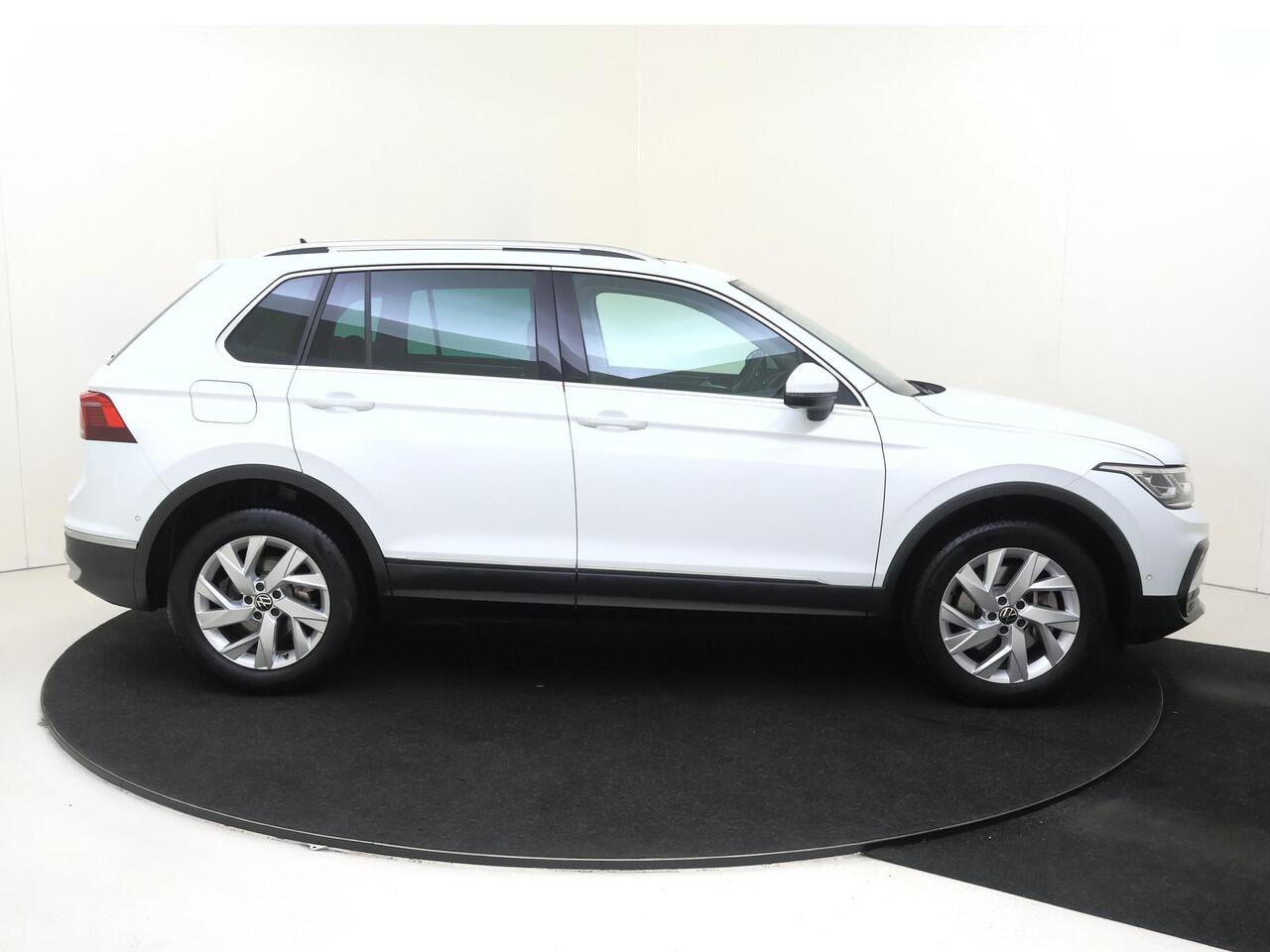 Volkswagen TIGUAN 1.4 TSI eHybrid Elegance | SoH 91% | Panoramadak | Achteruitrijcamera | 3-zone airco | LED matrix verlichting | Keyless | Adaptieve cruise control | CarPlay | Navigatie |