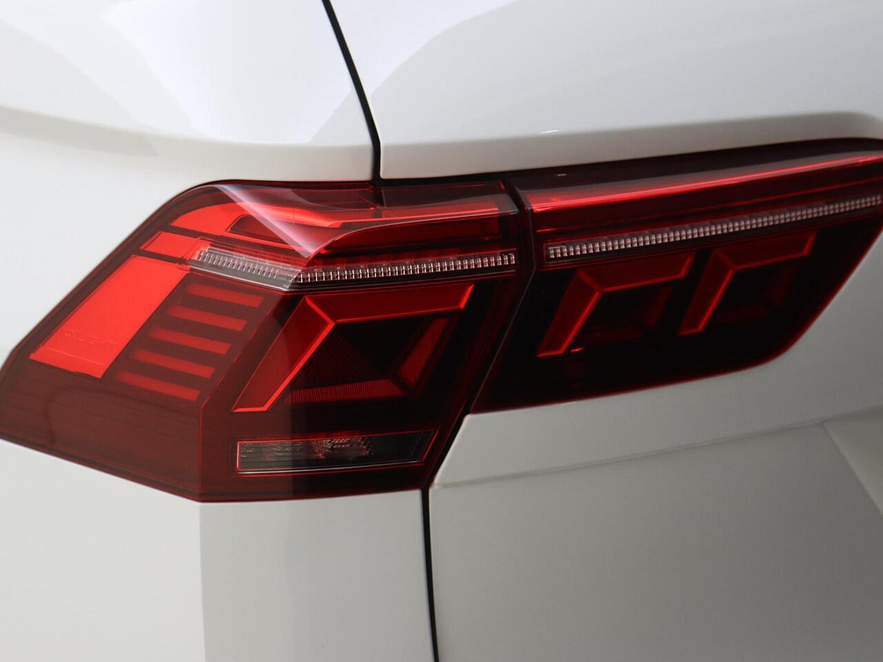 Volkswagen TIGUAN 1.4 TSI eHybrid Elegance | SoH 100% | 360 camera | Head-up display | Adaptieve cruise control | 3 zone airco | LED matrix verlichting | Dodehoek detectie | Keyless | CarPlay |
