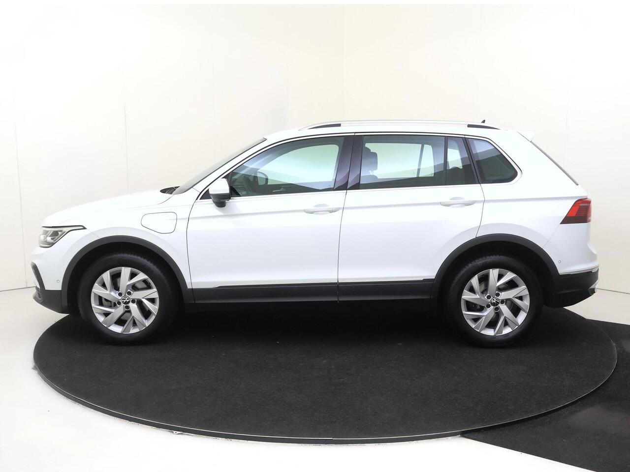 Volkswagen TIGUAN 1.4 TSI eHybrid Elegance | SoH 100% | 360 camera | Head-up display | Adaptieve cruise control | 3 zone airco | LED matrix verlichting | Dodehoek detectie | Keyless | CarPlay |
