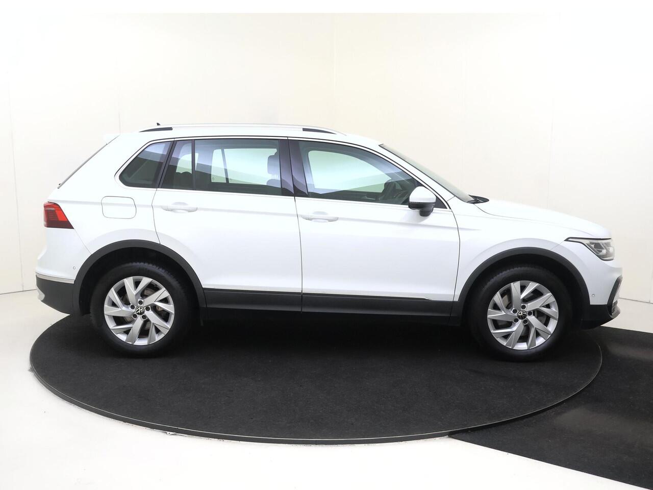 Volkswagen TIGUAN 1.4 TSI eHybrid Elegance | SoH 100% | 360 camera | Head-up display | Adaptieve cruise control | 3 zone airco | LED matrix verlichting | Dodehoek detectie | Keyless | CarPlay |