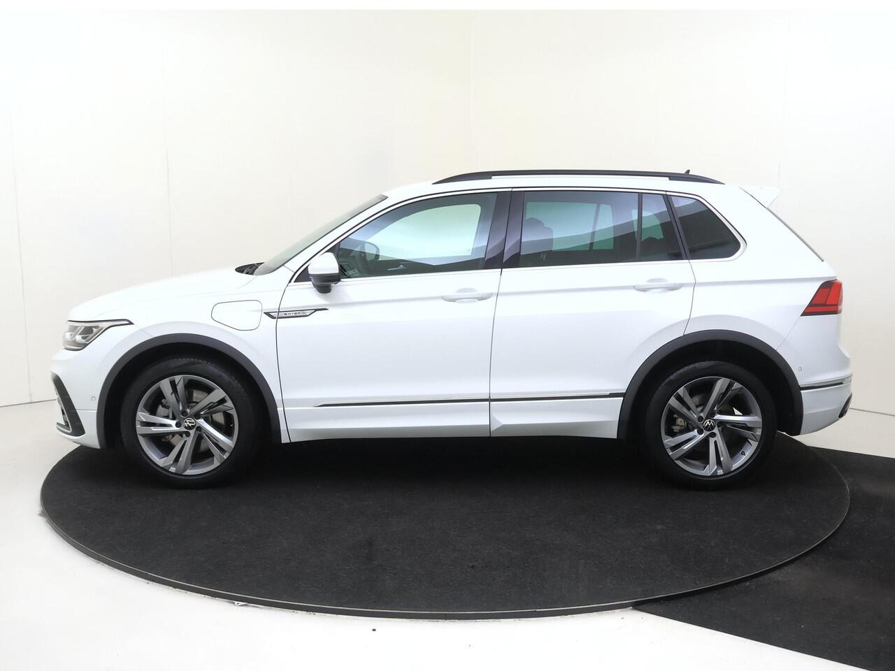 Volkswagen TIGUAN 1.4 TSI eHybrid R-Line Business | SoH 99% | Trekhaak | Parkeerassistent | Dodehoek detectie | Navigatie | Adaptieve cruise control | Keyless | Stoel- en stuurwielverwarming | LED matrix verlichting |