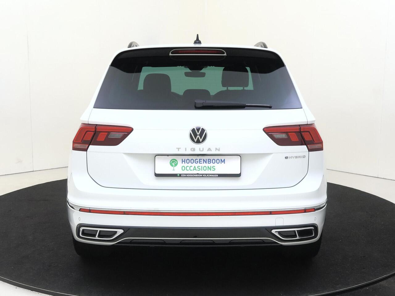 Volkswagen TIGUAN 1.4 TSI eHybrid R-Line Business | SoH 99% | Trekhaak | Parkeerassistent | Dodehoek detectie | Navigatie | Adaptieve cruise control | Keyless | Stoel- en stuurwielverwarming | LED matrix verlichting |
