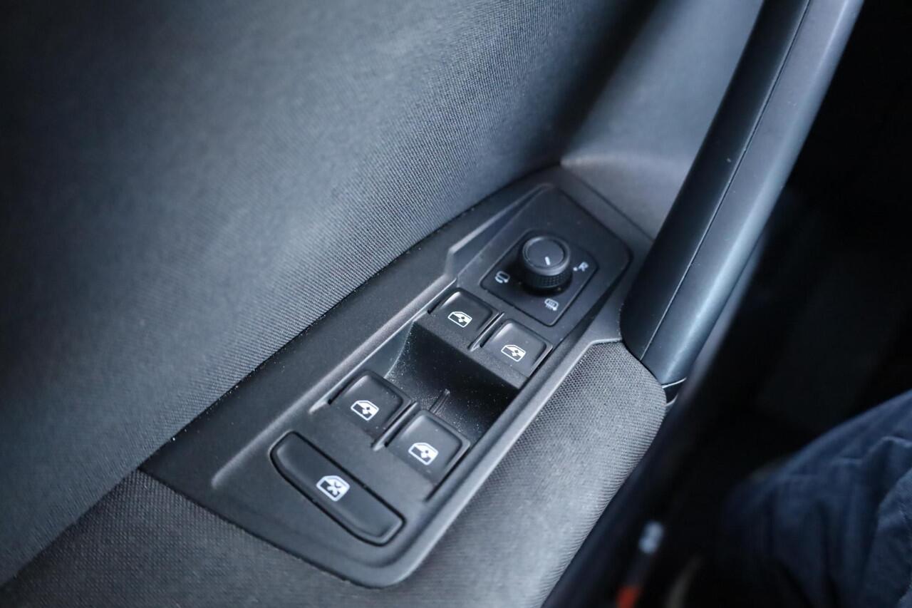 Volkswagen TIGUAN 1.5 TSI Life Business 110KW/150PK DSG, NL auto dealer onderhouden, Trekhaak, Navigatie, elektrische achterklep, digital cockpit pro, keyless entry, chroom pakket, spiegel pakket