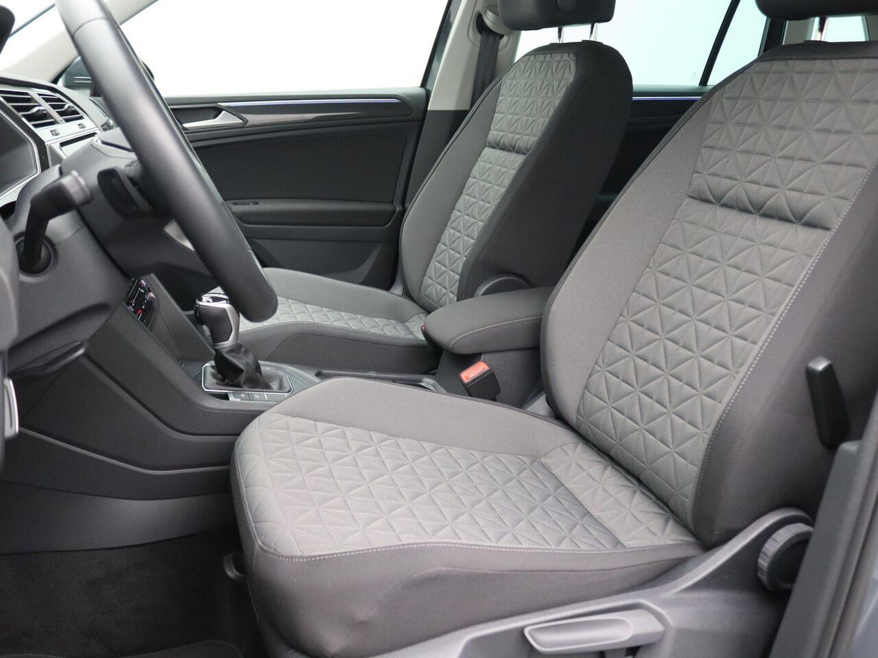 Volkswagen TIGUAN 1.4 TSI eHybrid Life Business 245PK DSG elek. bedienbare achterklep, achteruitrijcamera, keyless, full led, adaptive cruise, lane assist, navigatie, 17" lichtmetaal