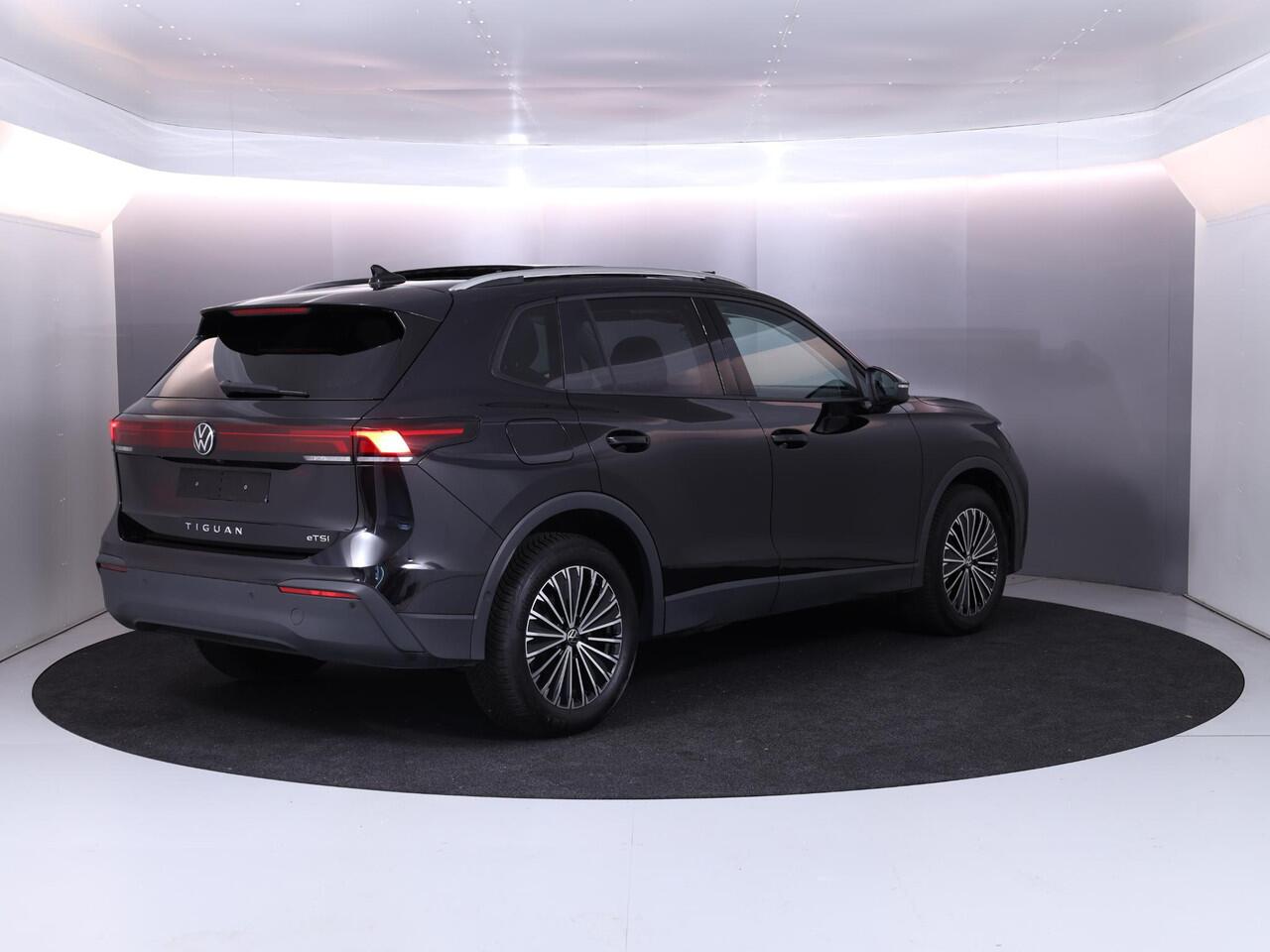 Volkswagen TIGUAN 1.5 eTSI Life Edition 130 pk Automaat (DSG) | Verlengde garantie | Navigatie | Panoramadak | Elektr. trekhaak | Parkeersensoren (Park assist) | Achteruitrijcamera |