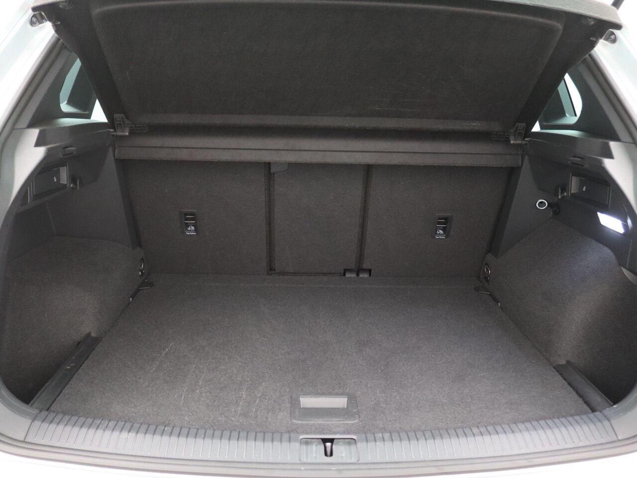 Volkswagen TIGUAN 1.5 TSI R-Line Business 150PK DSG full led, navi via apple carplay/android auto, clima, pdc voor en achter, lane assist, 19" lichtmetaal, adaptive cruise