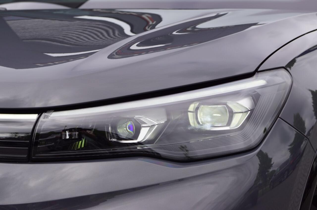 Volkswagen TIGUAN 1.5 eTSI DSG R-Line Black st 150pk /Panodak/ Navi/360gr.Camera/ Matrix LED/Trekh wegkl