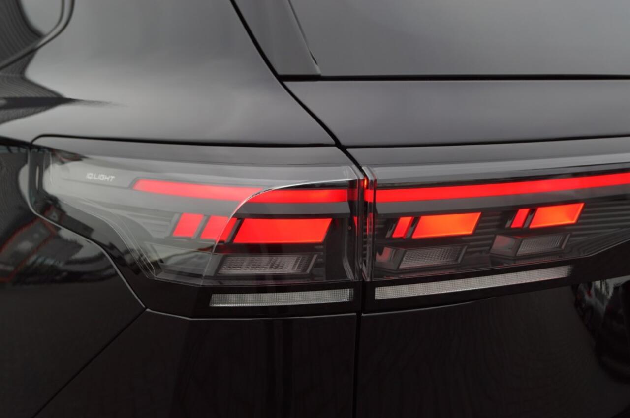 Volkswagen TIGUAN 1.5 eTSI DSG R-Line Black st 150pk /Panodak/Navi/360gr.Camera/Matrix LED/Trekh wegkl