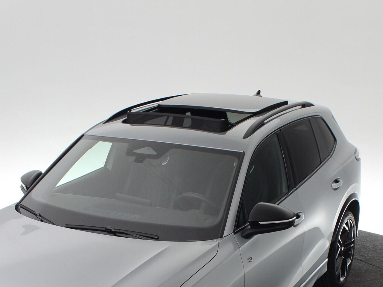 Volkswagen TIGUAN 1.5 eTSI 150 pk DSG R-Line Edition | Panoramadak | Trekhaak | Achteruitrijcamera | Stoel-/stuurverwarming | 20 inch