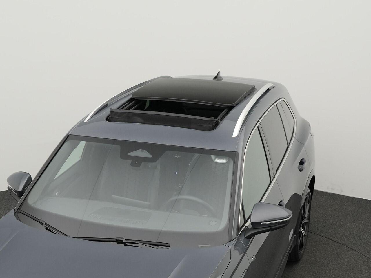 Volkswagen TIGUAN 1.5 eHybrid 204 pk DSG R-Line Edition | Panoramadak | Adaptive Cruise | Side Assist | Park Assist | 20 inch