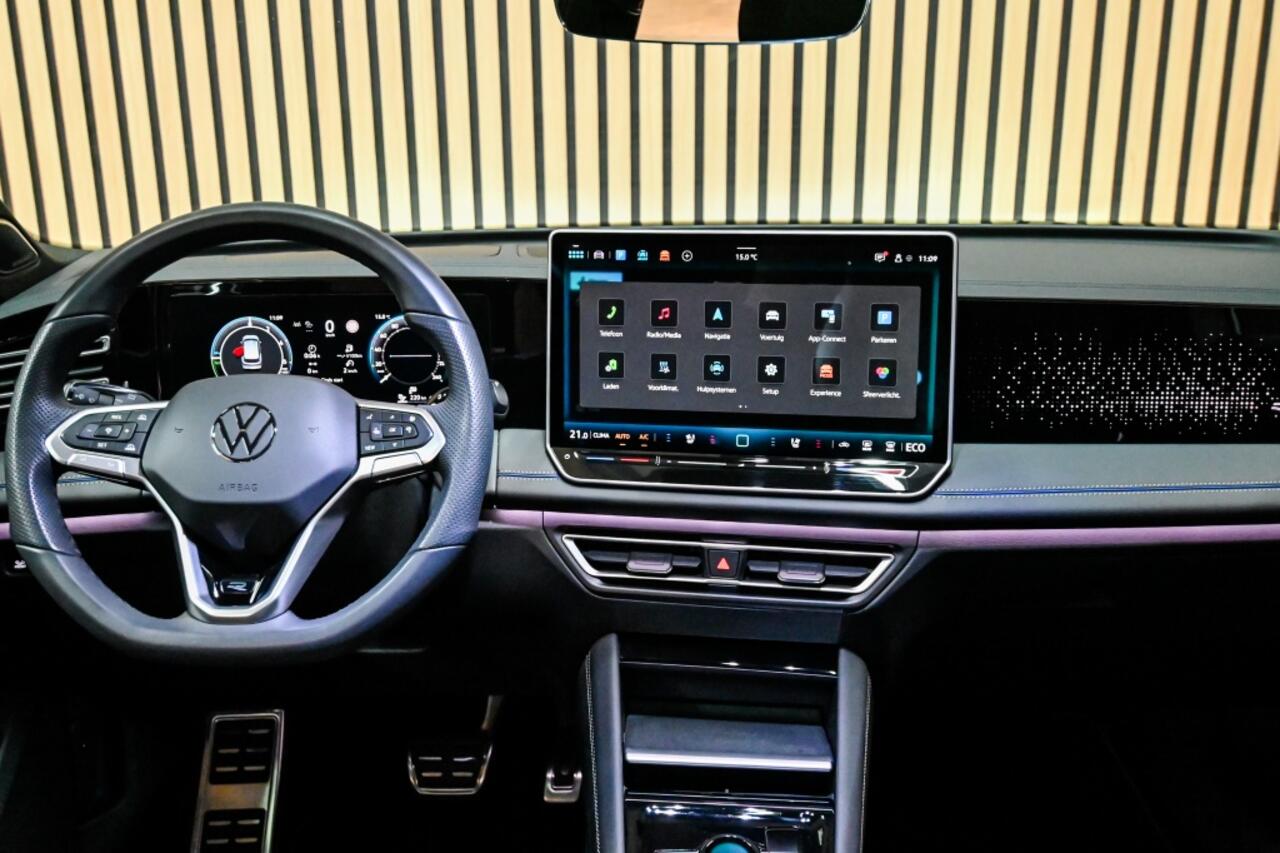 Volkswagen TIGUAN 1.5 eHybrid R-Line | 272 PK | PANO | STOELVERWARMING | STUURVERW