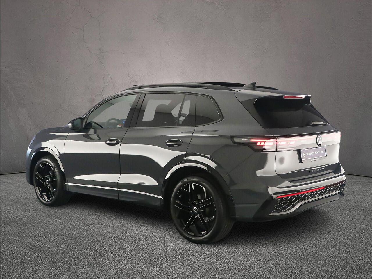 Volkswagen TIGUAN R-Line Edition 1.5 eTSI 150pk DSG Automaat Trekhaak, Adaptive cruise control, 360 camera, Elektrische achterklep, Achteruitrijcamera