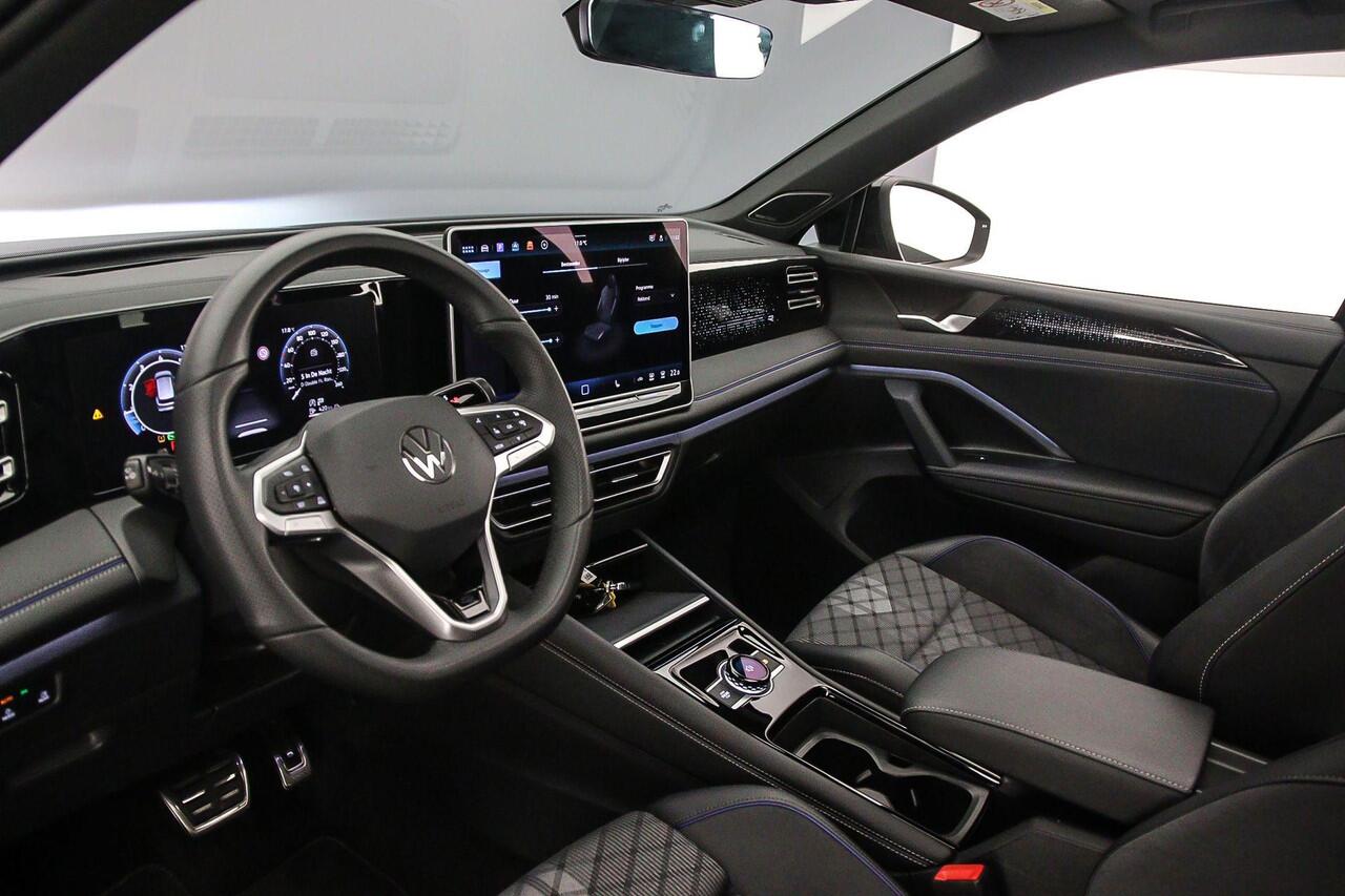 Volkswagen TIGUAN R-Line Edition 1.5 eTSI 150pk DSG Automaat Trekhaak, Adaptive cruise control, 360 camera, Elektrische achterklep, Achteruitrijcamera