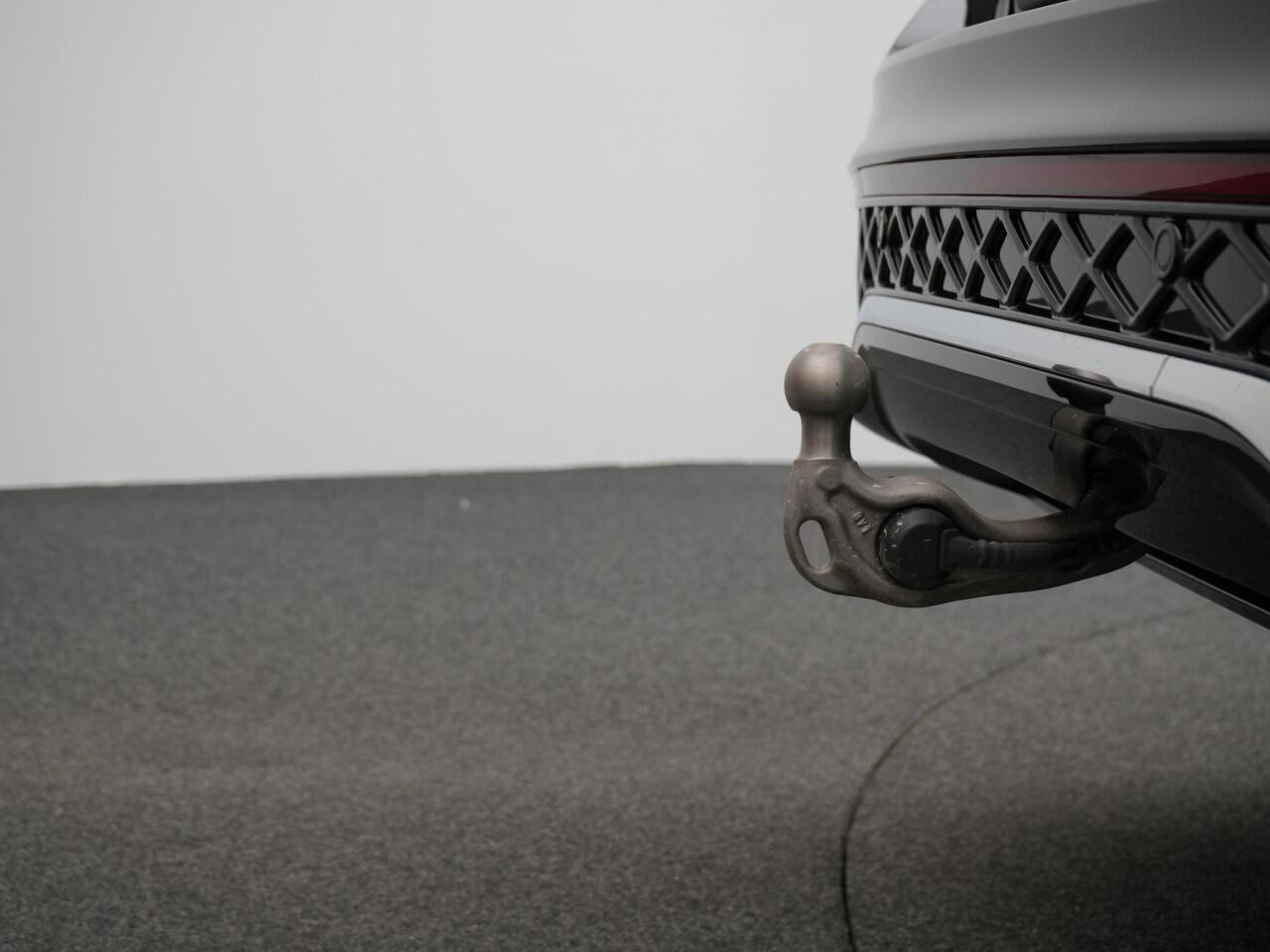 Volkswagen TIGUAN 1.5 eTSI 150 pk DSG R-Line Business | Panoramadak | Trekhaak | IQ Light | Rondomzicht camera | Stoelverwarming | Navigatie | Massage