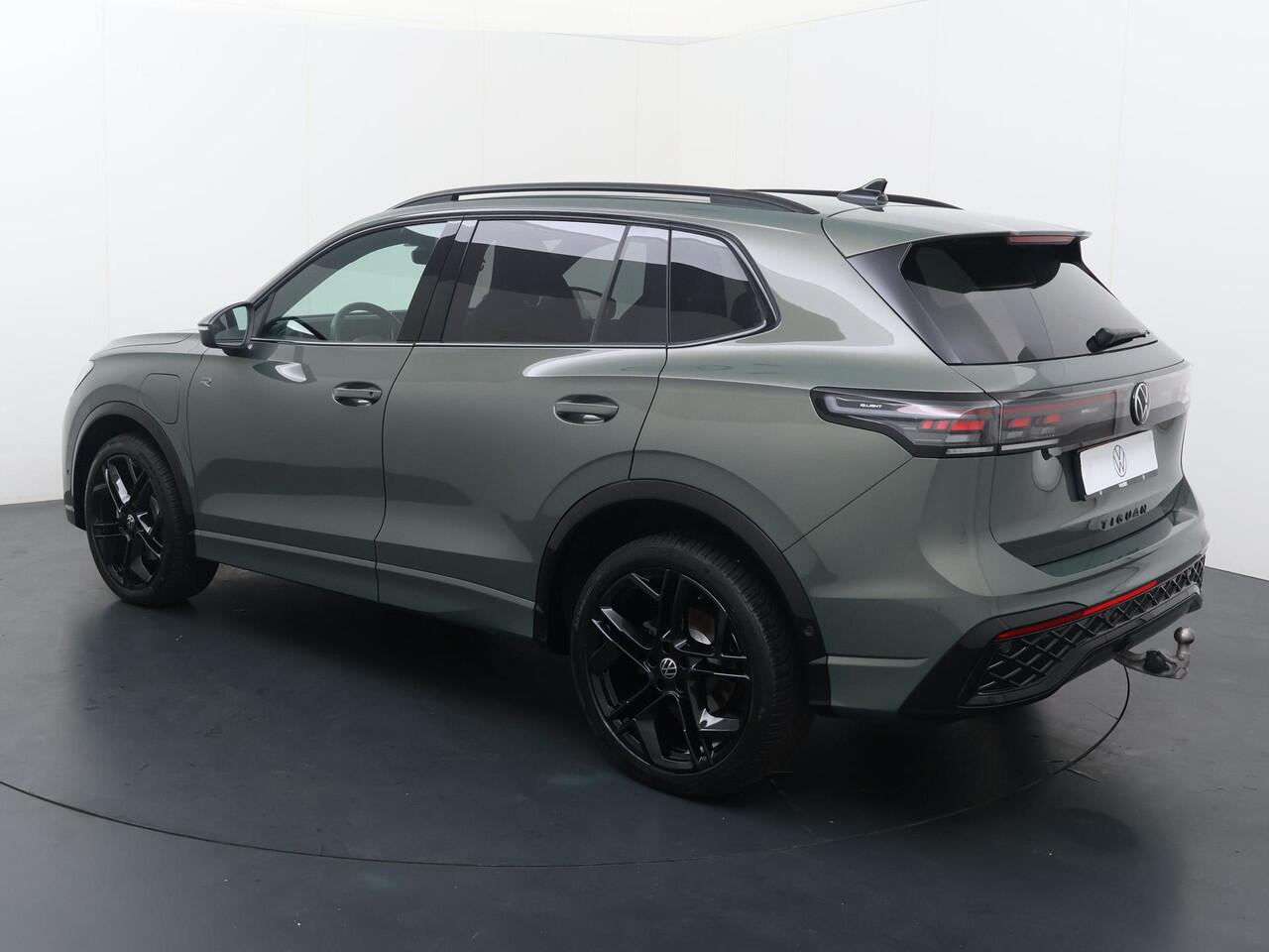 Volkswagen TIGUAN 1.5 eHybrid R-Line Business | 204 PK | SoH 100% | Trekhaak wegklapbaar | Elek. achterklep | Voorstoelen verwarmd | Apple Carplay/Android Auto |