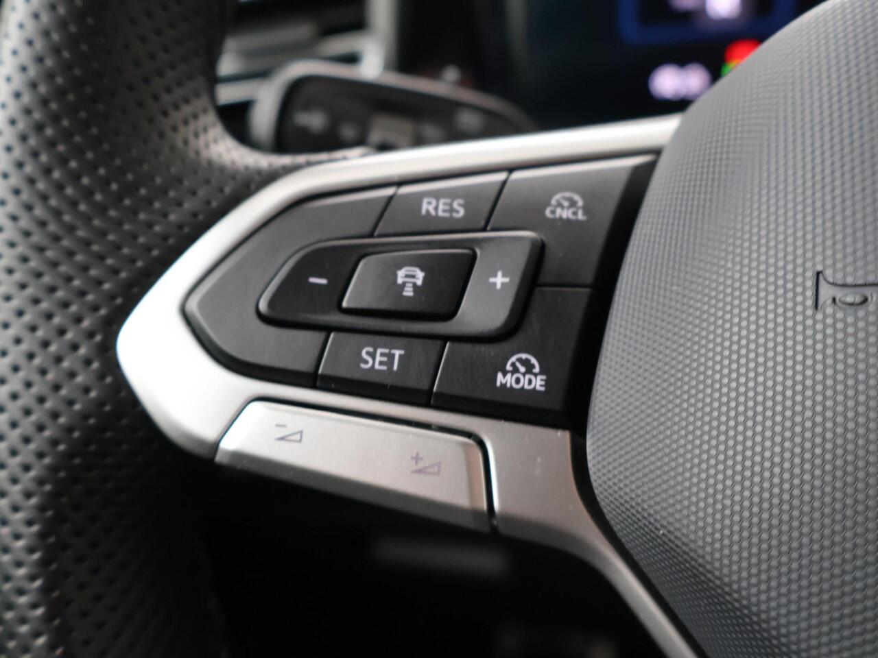 Volkswagen TIGUAN 1.5 eHybrid R-Line Business | 204 PK | SoH 100% | Trekhaak wegklapbaar | Elek. achterklep | Voorstoelen verwarmd | Apple Carplay/Android Auto |