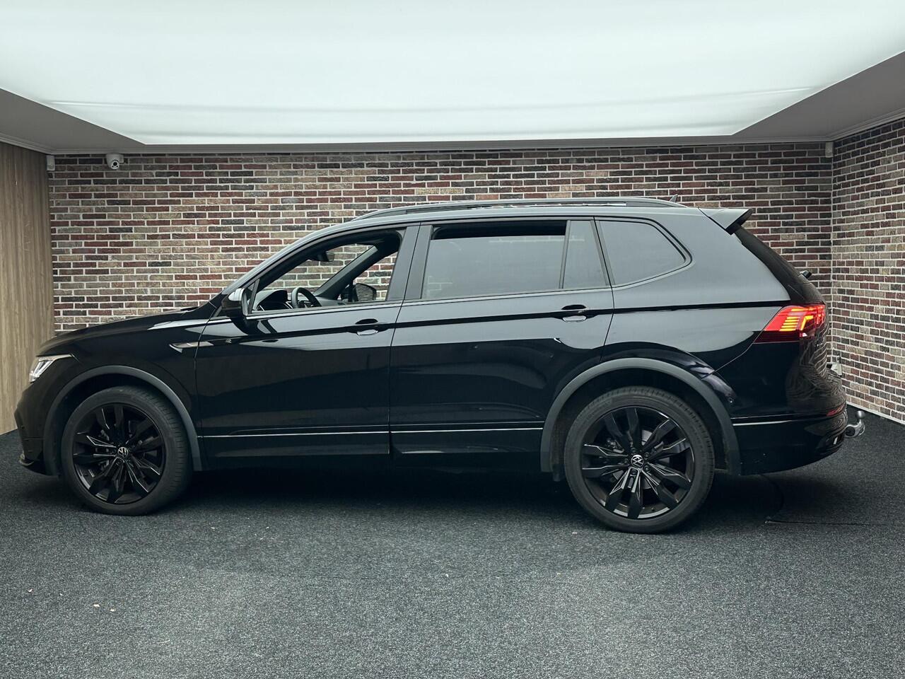 Volkswagen TIGUAN 2.0 TSI 4Motion R Line Allspace Panorama IQ Headup Trekhaak 7P