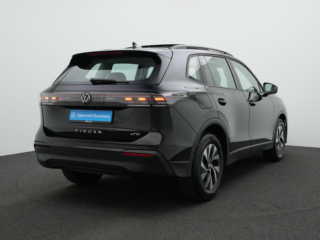 Volkswagen TIGUAN 1.5 eTSI 131 pk DSG Life Edition | Panoramadak | Trekhaak | IQ Light | Rondomzicht camera | Stuur-/stoelverwarming