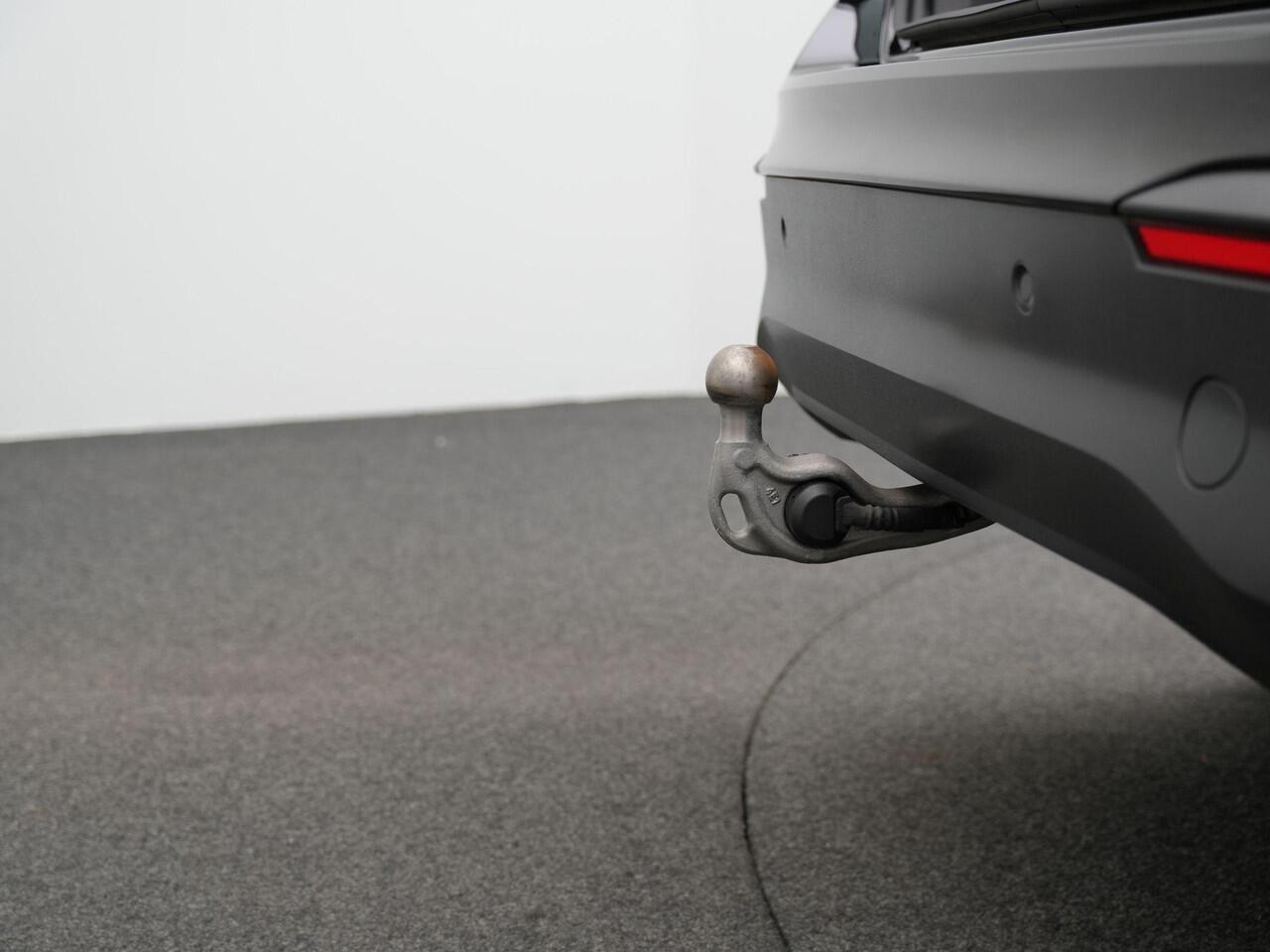 Volkswagen TIGUAN 1.5 eTSI 131 pk DSG Life Edition | Panoramadak | Trekhaak | IQ Light | Rondomzicht camera | Stuur-/stoelverwarming