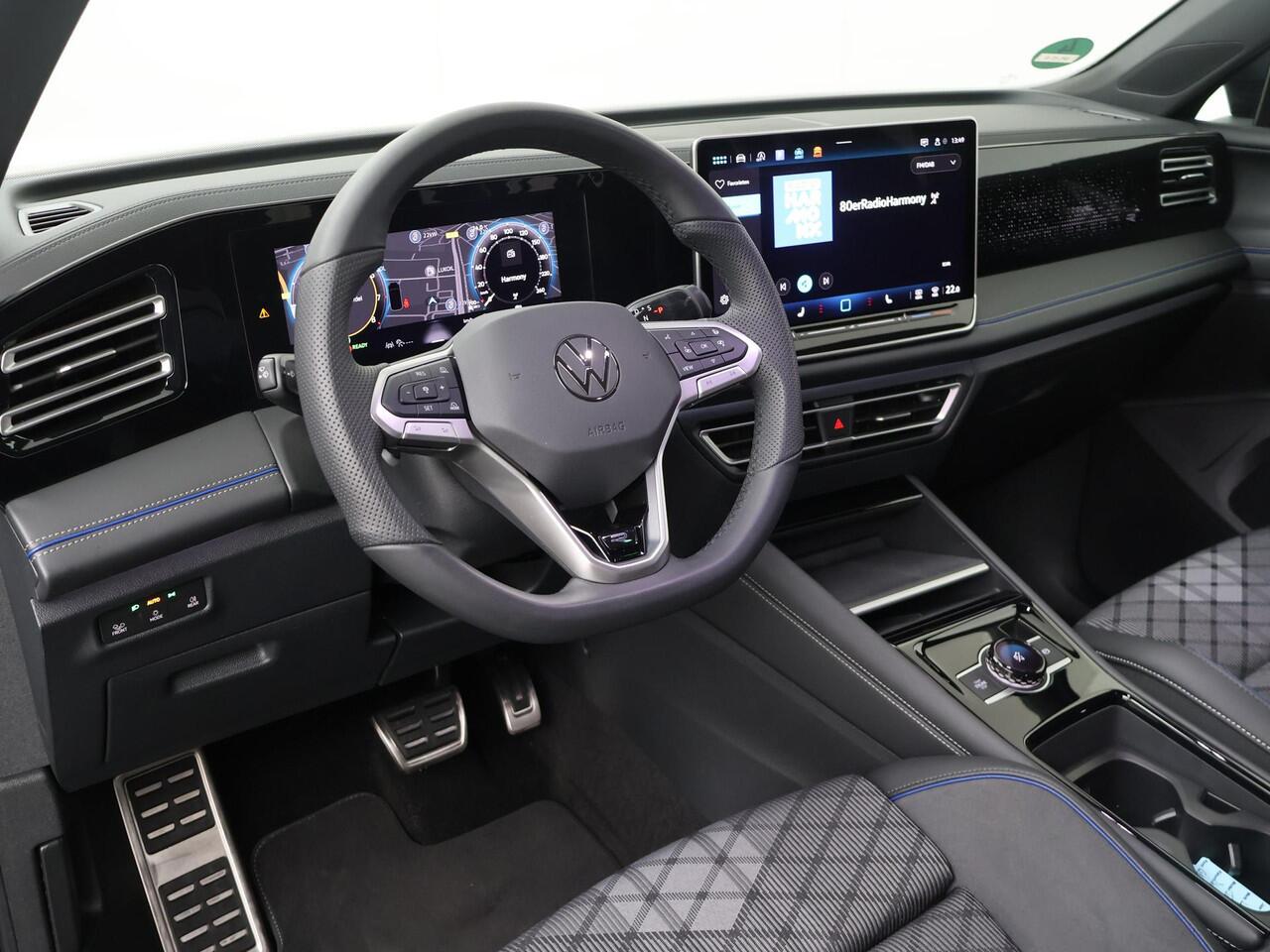 Volkswagen TIGUAN 1.5 eTSI R-Line Edition | 150 PK | Achteruitrij camera | Multifunctioneel stuurwiel | Trekhaak | Stoelverwarming | R-line |