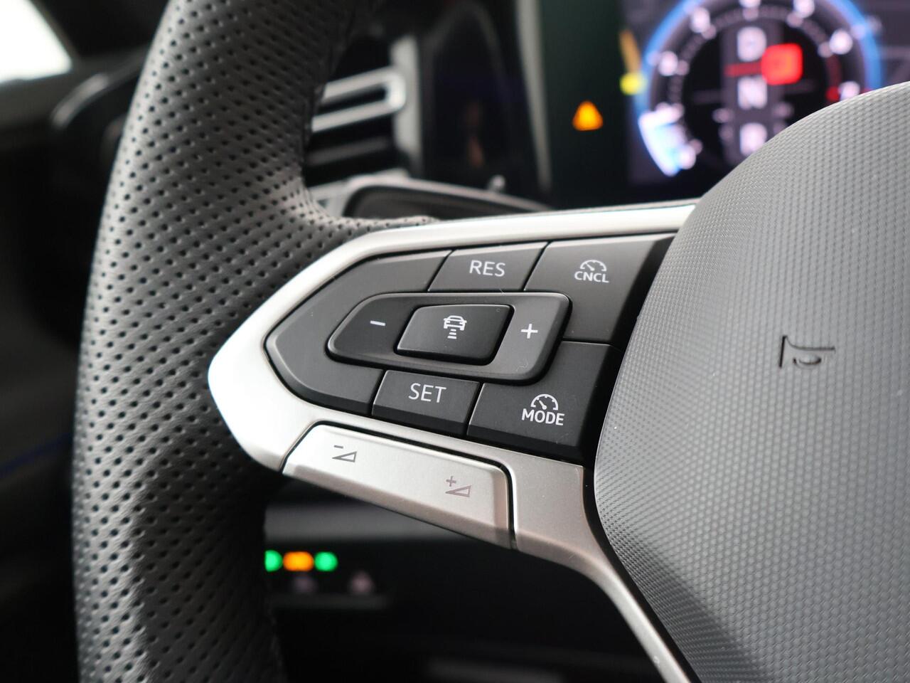 Volkswagen TIGUAN 1.5 eTSI R-Line Edition | 150 PK | Achteruitrij camera | Multifunctioneel stuurwiel | Trekhaak | Stoelverwarming | R-line |