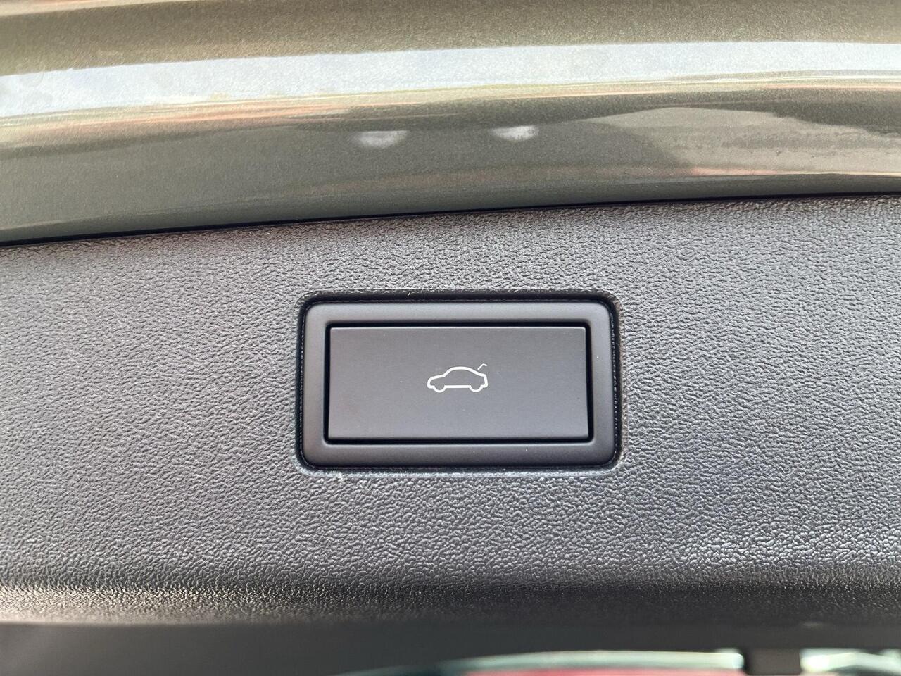 Volkswagen TIGUAN 1.5 TSI 110kW DSG R-Line | 150Pk | Leder | Pano dak | HUD | Trekhaak | ERGO Active | Verwarmde/gekoelde Sportstoelen