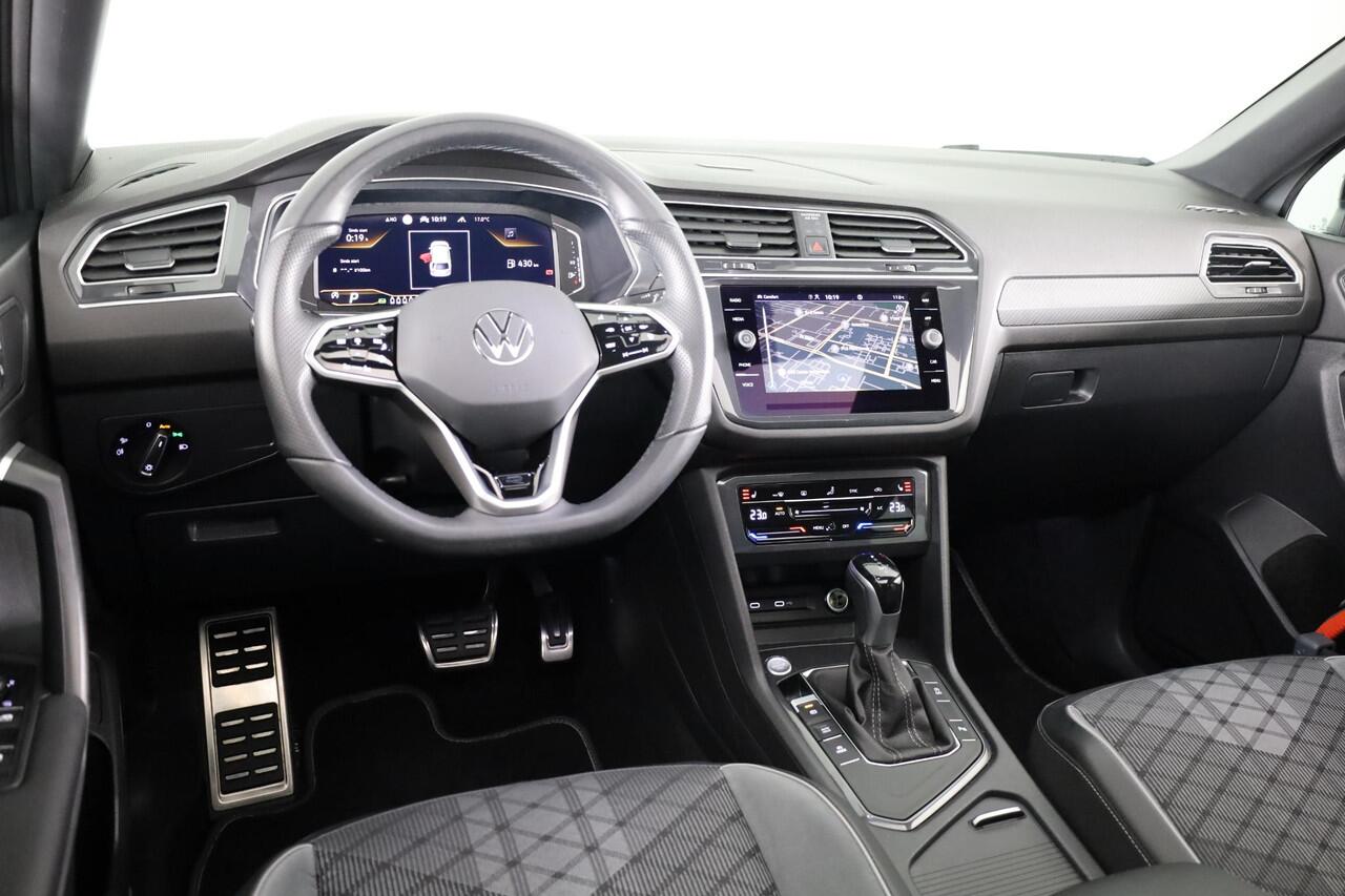 Volkswagen TIGUAN Allspace 1.5 TSI R-Line Business 7p. 150 pk DSG | Verlengde garantie | Navigatie | Panoramadak | Adaptieve cruise control | Stoelverwarming | Matrix LED koplampen |