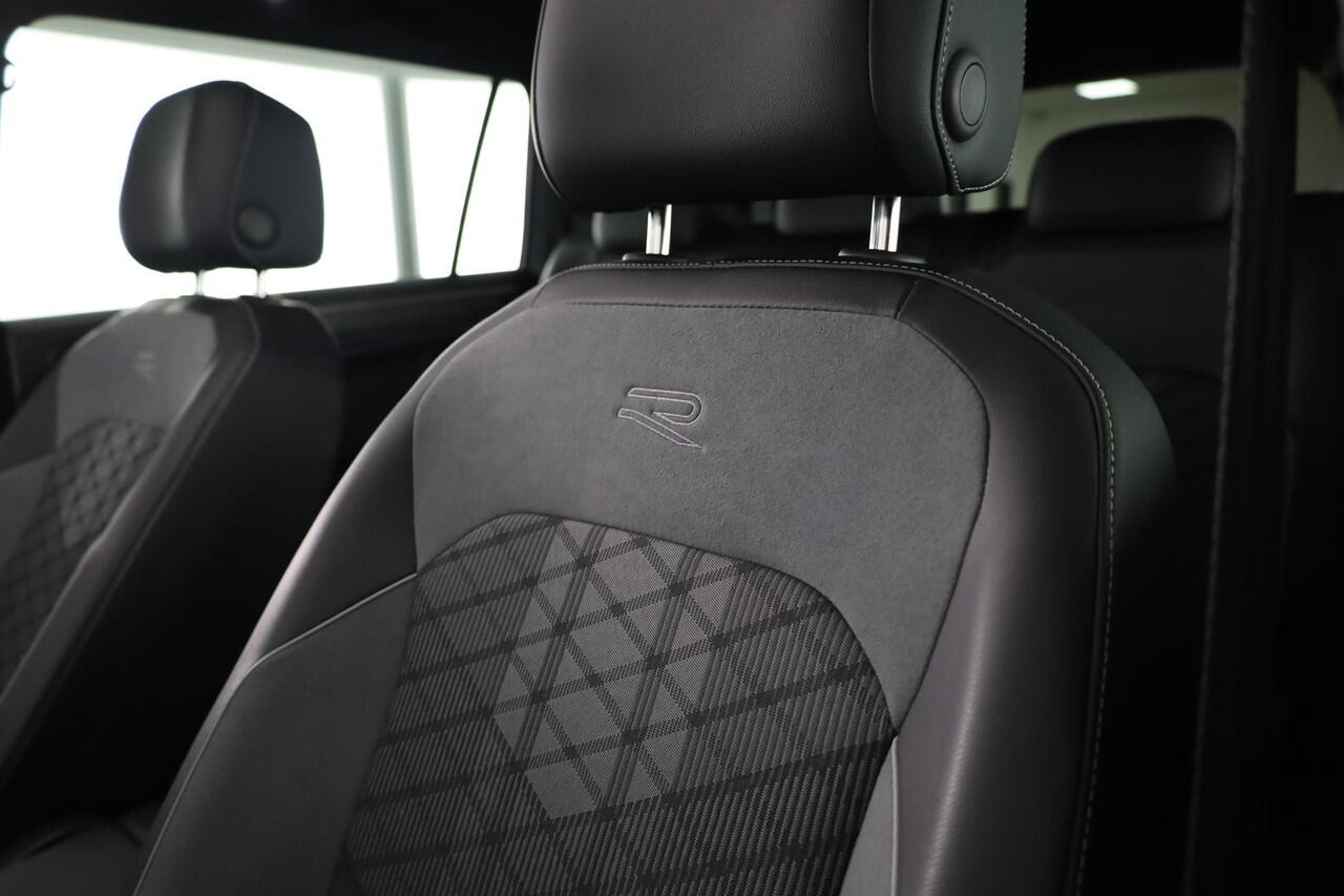 Volkswagen TIGUAN Allspace 1.5 TSI R-Line Business 7p. 150 pk DSG | Verlengde garantie | Navigatie | Panoramadak | Adaptieve cruise control | Stoelverwarming | Matrix LED koplampen |