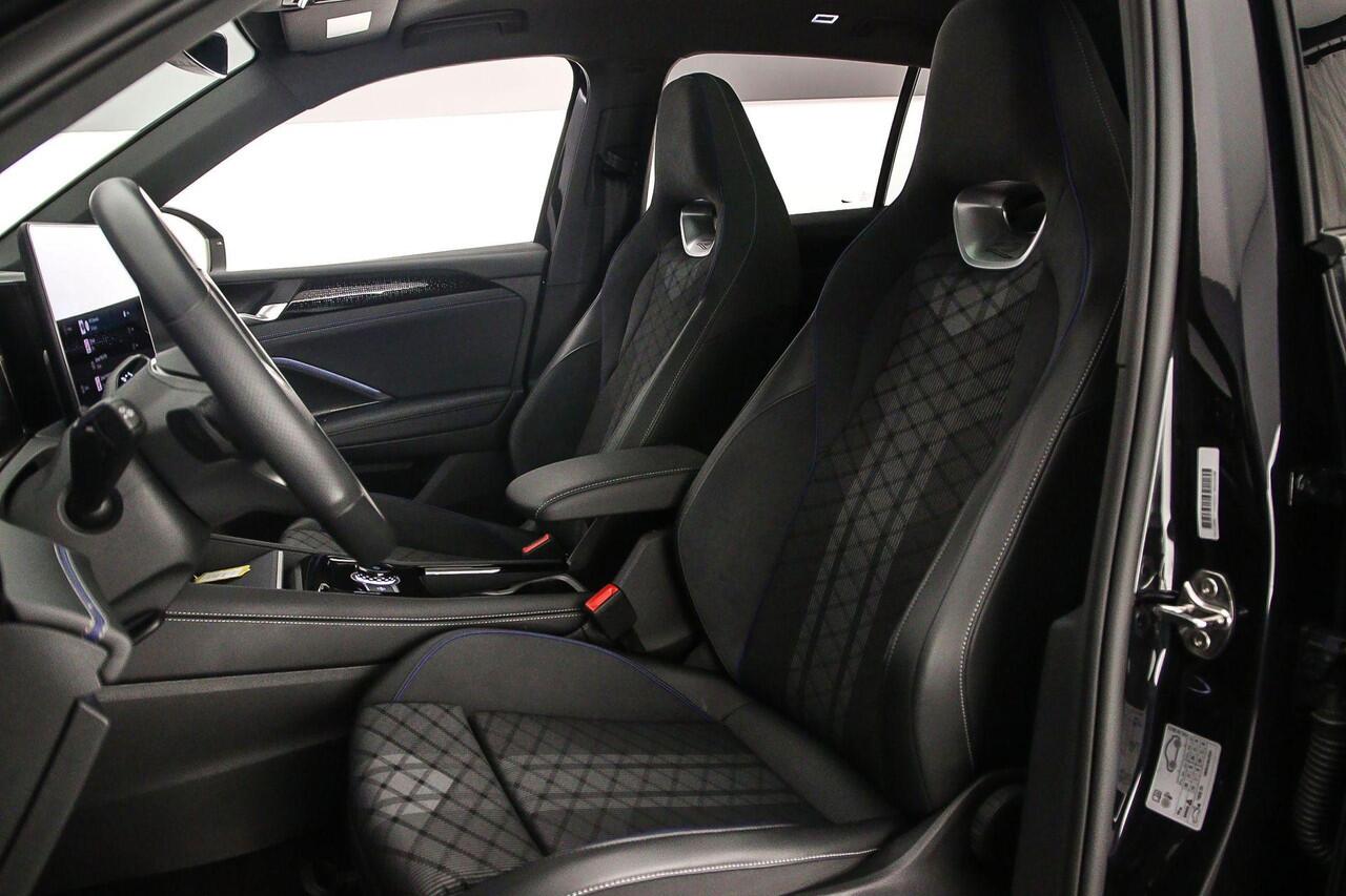 Volkswagen TIGUAN R-Line Edition 1.5 eTSI 150pk DSG Automaat Trekhaak, Panoramadak, Black Style, Adaptive cruise control, Elektrische achterklep, 360 camera, Achteruitrijcamera