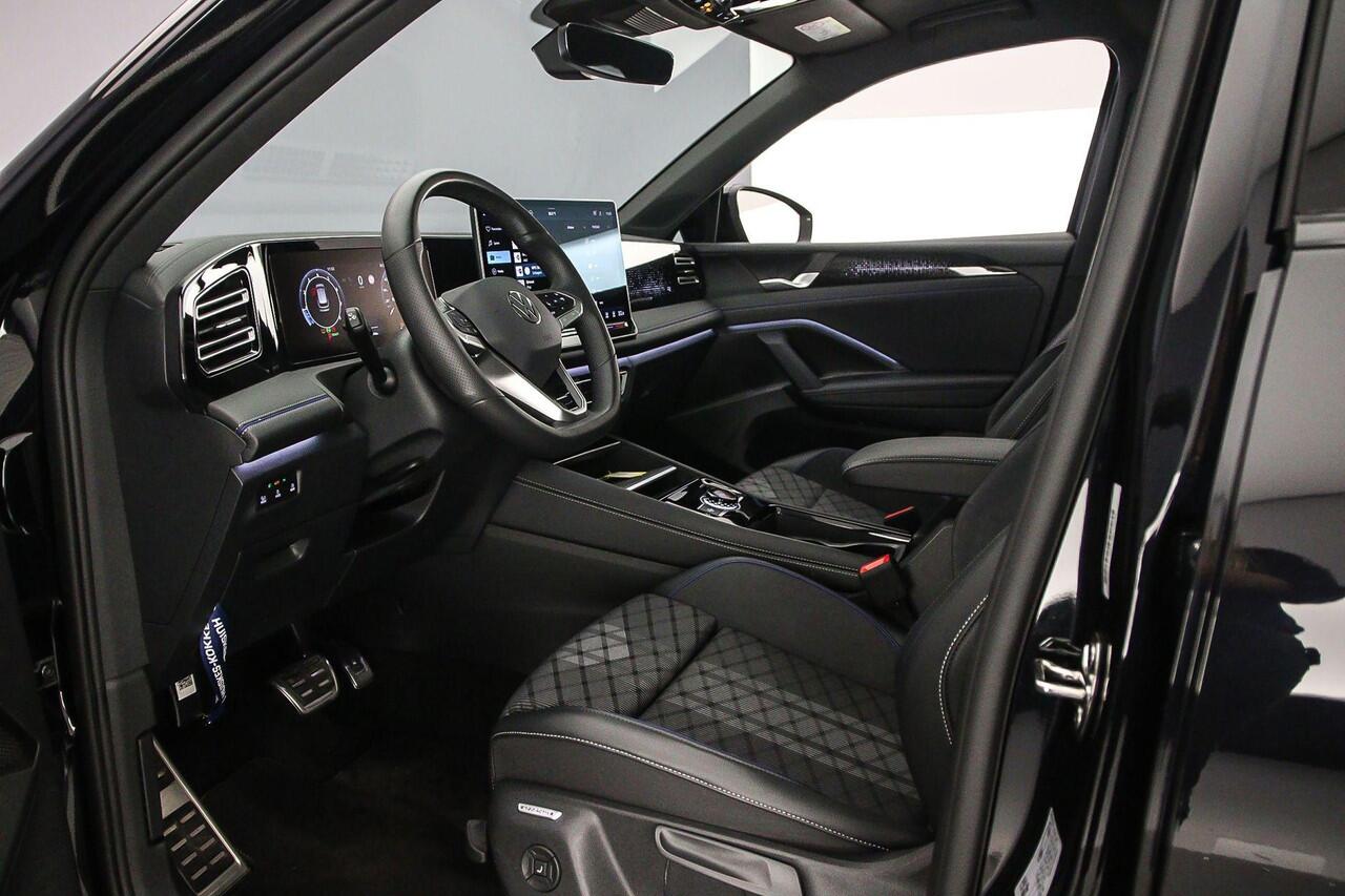 Volkswagen TIGUAN R-Line Edition 1.5 eTSI 150pk DSG Automaat Trekhaak, Panoramadak, Black Style, Adaptive cruise control, Elektrische achterklep, 360 camera, Achteruitrijcamera